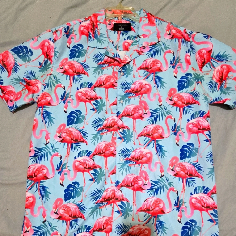 Distortion Men's flamingo shirt, Medium 100% Cotton. Nwot